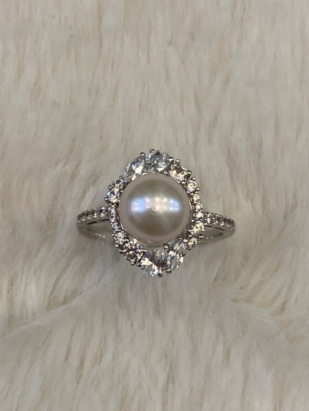 Halo Pearl Ring